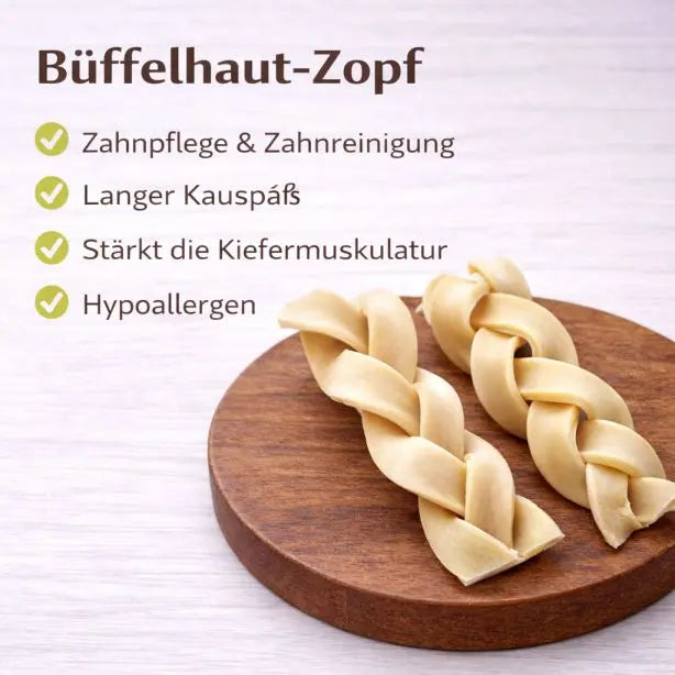 Büffelhaut-Zopf von NANDOO, 250g, mit detailreicher Textur und goldbrauner Oberfläche, auf weißem Hintergrund.