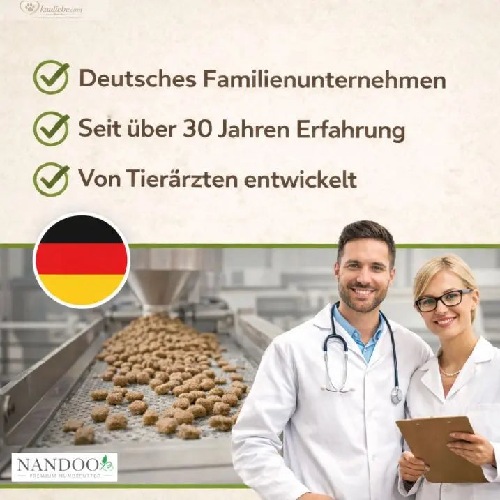 Nandoo Trockenfutter für Welpen mit Huhn, Truthahn, Lachs (60%) und Gemüse, zeigt das Hundefutter in einer Schüssel