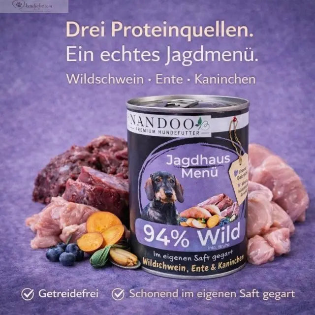 Nandoo Jagdhaus Nassfutter für Hunde mit Wildschwein, Ente, Kaninchen, Süßkartoffel, Blaubeere, Hagebutte und Grünlippmuschel.