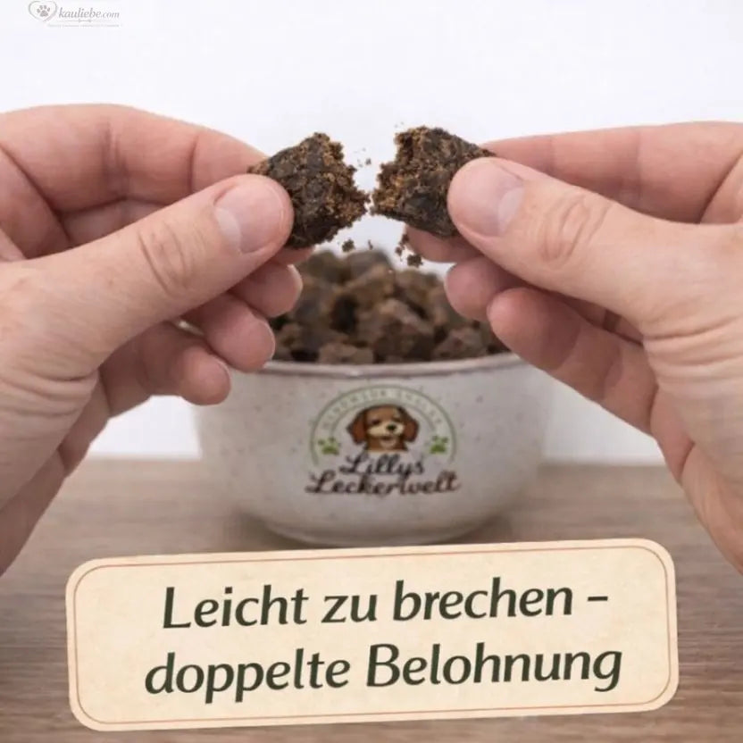 Lillys Leckerwelt Lieblings-Lecker Kaninchen 200g, zerkleinertes Kaninchen als Hundesnack, nahe Ansicht mit Teilen des Kaninchens