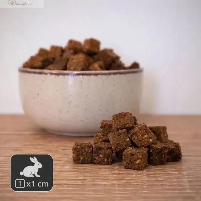 Knusper-Lecker Kaninchen von NANDOO, 250g, knusprige Leckerei für Kaninchen, Nahaufnahme des knusprigen Snacks