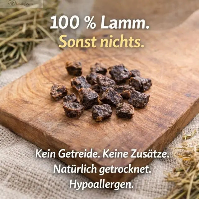 Mini-Würfel Lammlunge von NANDOO, 250g, 1cm kleine Fleischwürfel auf weißem Hintergrund.