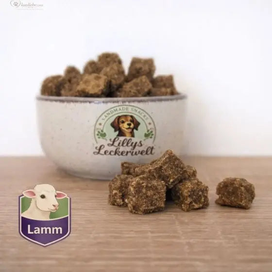 Lillys Leckerwelt Lieblings-Lecker Lamm Hundesnack 200g, 1,5cm große Stücke auf dem Bild sichtbar