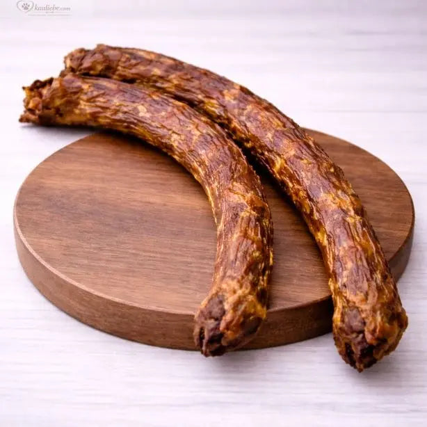 Zwei Putenhälse von NANDOO, frisches Geflügel, gut sichtbar auf dem Bild.