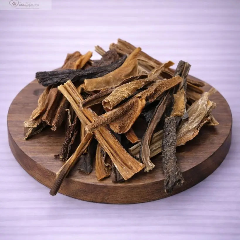 Rinderpansen von NANDOO, 10-13 cm lang, 250 g, frisches Fleischstück für Hunde, auf weißem Hintergrund fotografiert