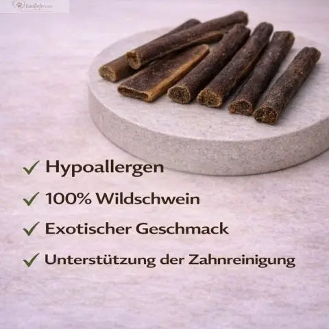 Wildschweinhaut von NANDOO, 250g, mit detailreicher Textur und dunkler, rauer Oberfläche auf einem weißen Hintergrund.