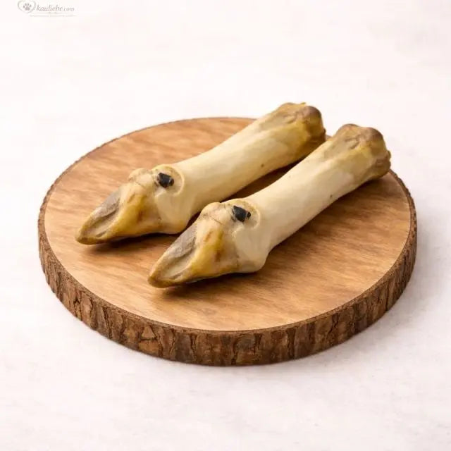 Ziegenfuß von NANDOO, ein einzelner natürlicher Ziegenfuß mit Fell, auf weißem Hintergrund sichtbar.