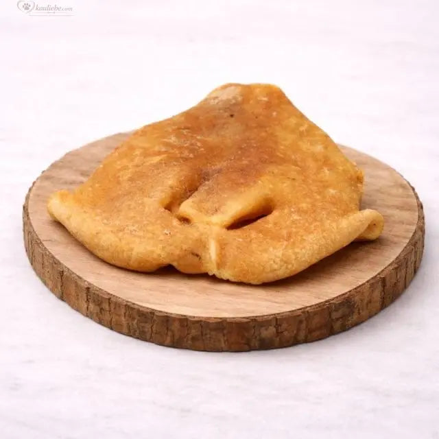 Ziegennase aus NANDOO, 250g, frischer Ziegenkäse mit cremiger Textur und natürlichem Geschmack, auf einem Teller präsentiert.