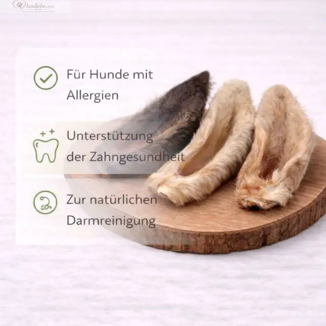Ziegenohren mit Fell von NANDOO, 250g, Nahaufnahme der weichen, behaarten Ziegenohren auf einem weißen Hintergrund